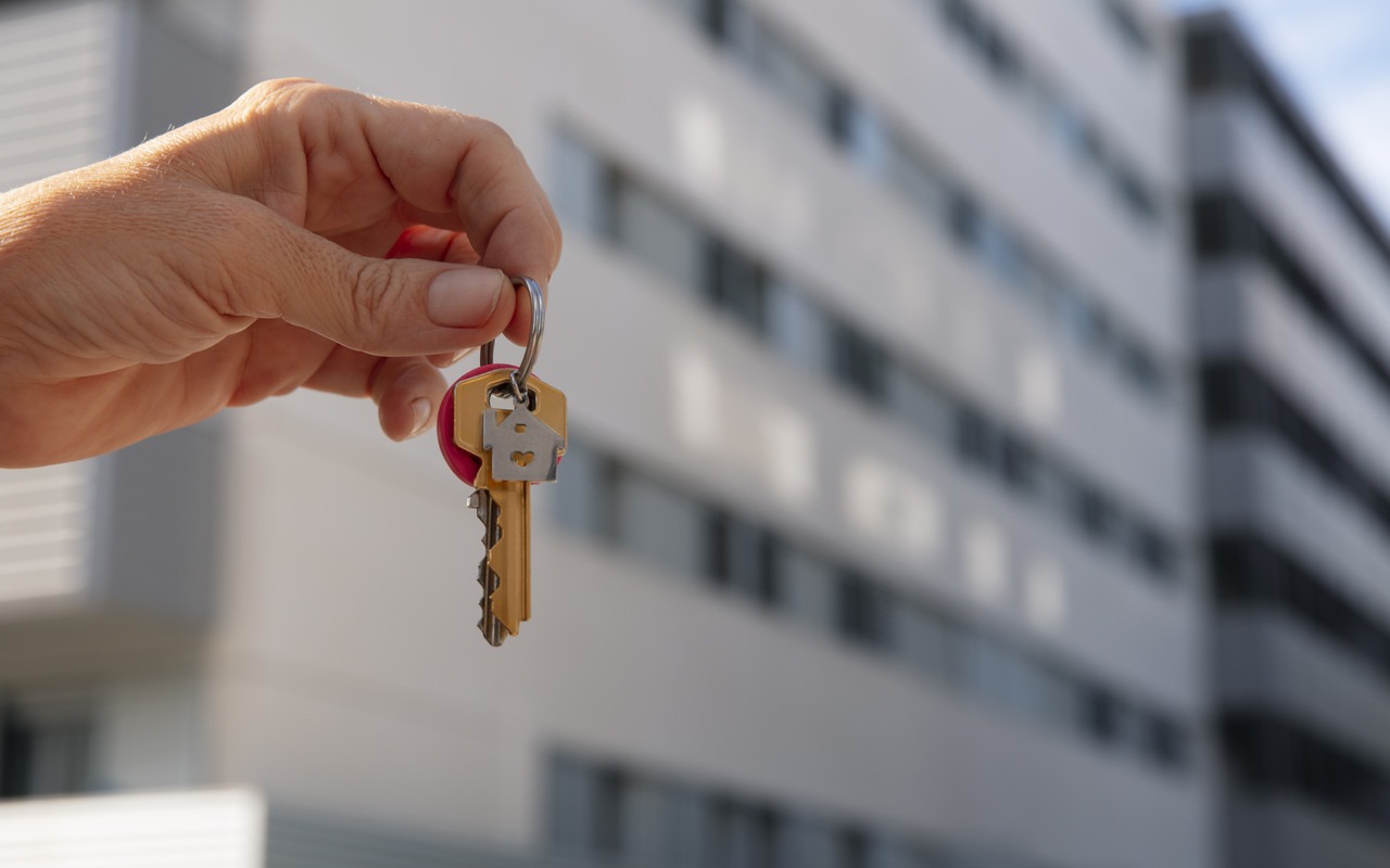 Legea privind închirierea locuințelor este caducă | Chiriașii pot depune o plângere în instanță dacă ceva lipsește din apartament, iar proprietarul nu va putea rezilia contractul; aceștia vor trebui chiar să achite datoria.