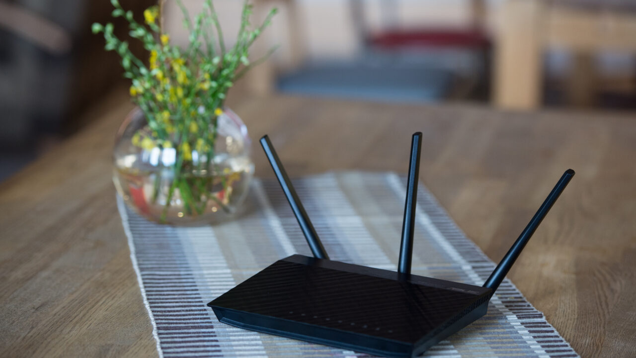 Ce se va întâmpla dacă înveliți routerul Wi-Fi cu folie de aluminiu: se va îmbunătăți sau se va înrăutăți calitatea conexiunii la internet?