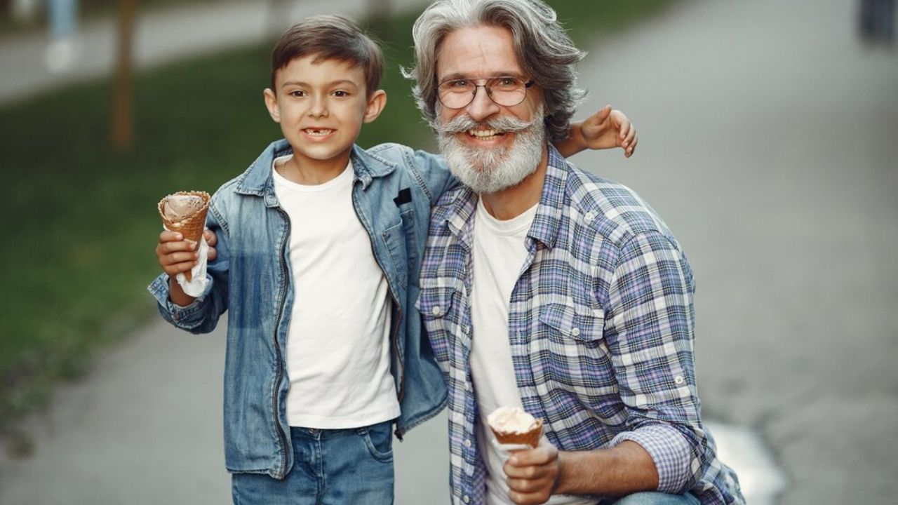 „Prejudecățile îi determină pe oameni să considere persoanele în vârstă ca fiind dependente și pasive, ceea ce nu corespunde realității”.