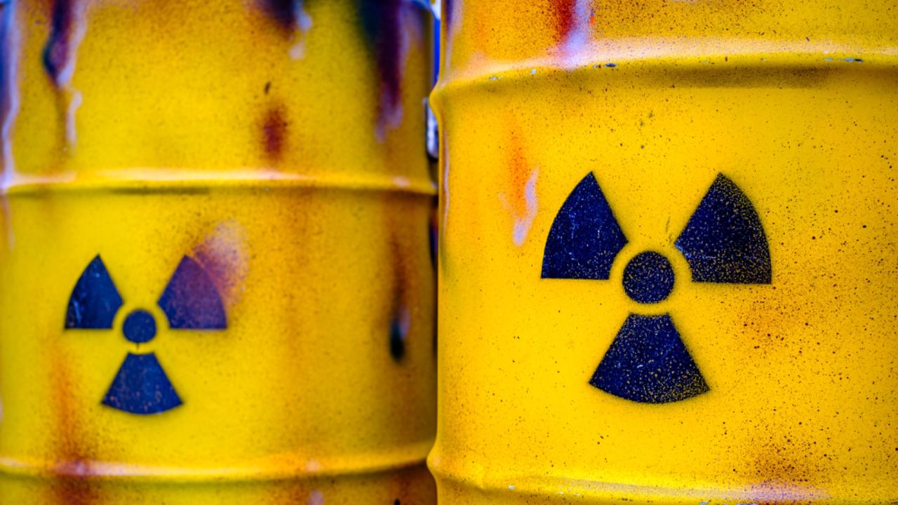 SUA susțin că au găsit o modalitate de a transforma deșeurile radioactive în sticlă inofensivă.