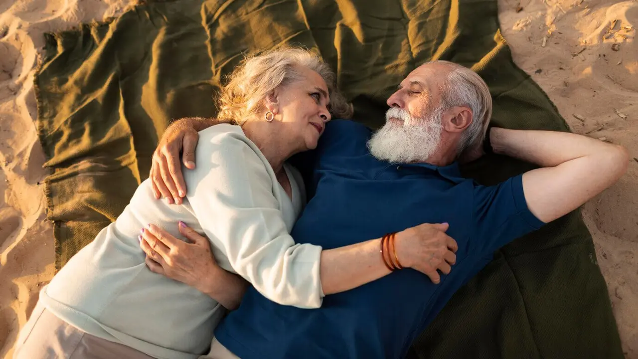 Dacă vrei să trăiești mai fericit la 65 de ani, renunță la aceste obiceiuri.