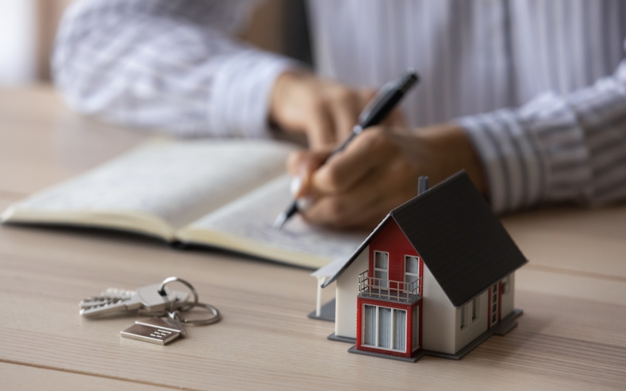 Legea privind închirierea locuințelor a fost abrogată: acum chiriașii pot rămâne în locuință, chiar dacă proprietarul nu dorește să prelungească contractul.