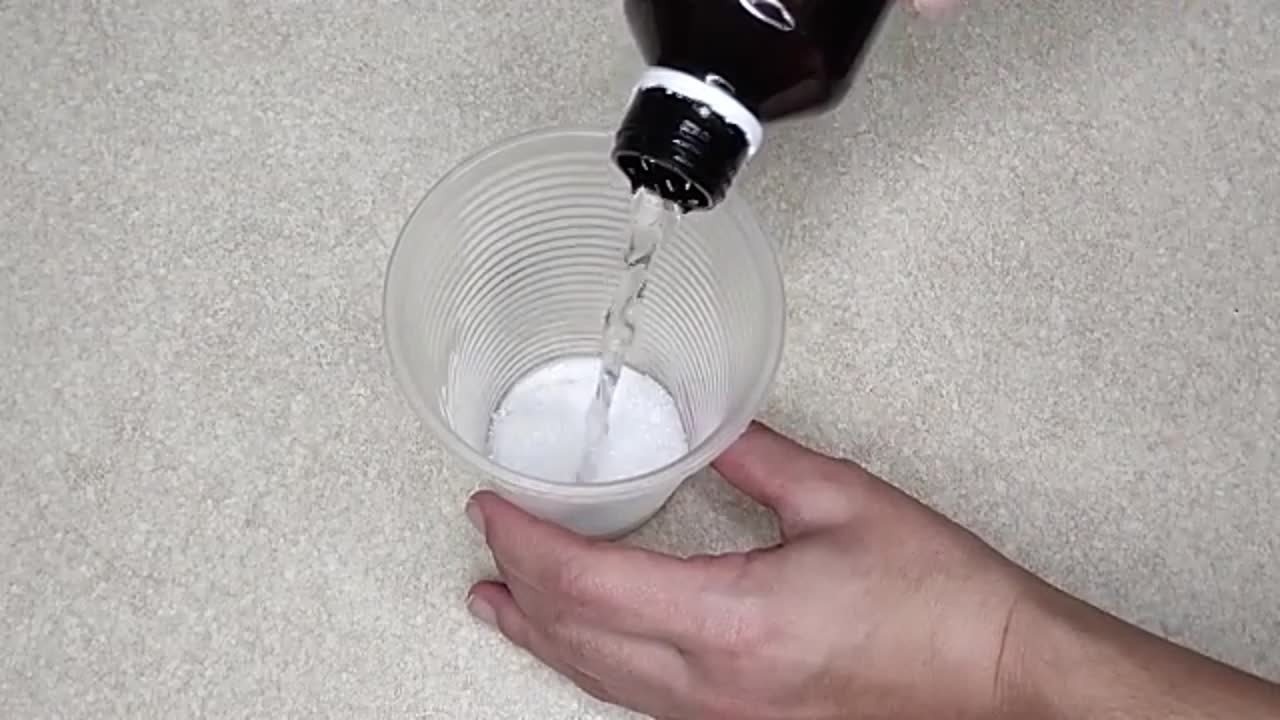 Amestecul de bicarbonat de sodiu, oțet și peroxid de hidrogen: la ce servește și cum se utilizează.