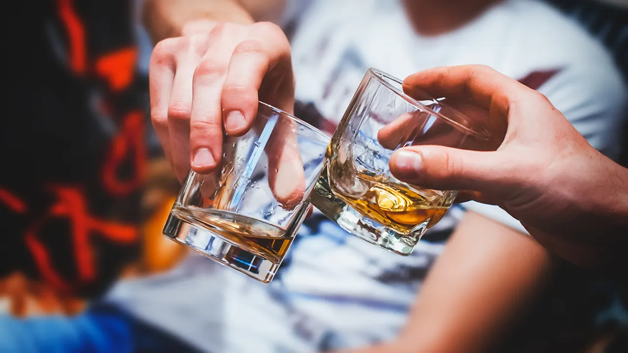 Să mergi la o petrecere și să nu-ți amintești nimic a doua zi dimineață: știința știe deja ce se întâmplă cu creierul.