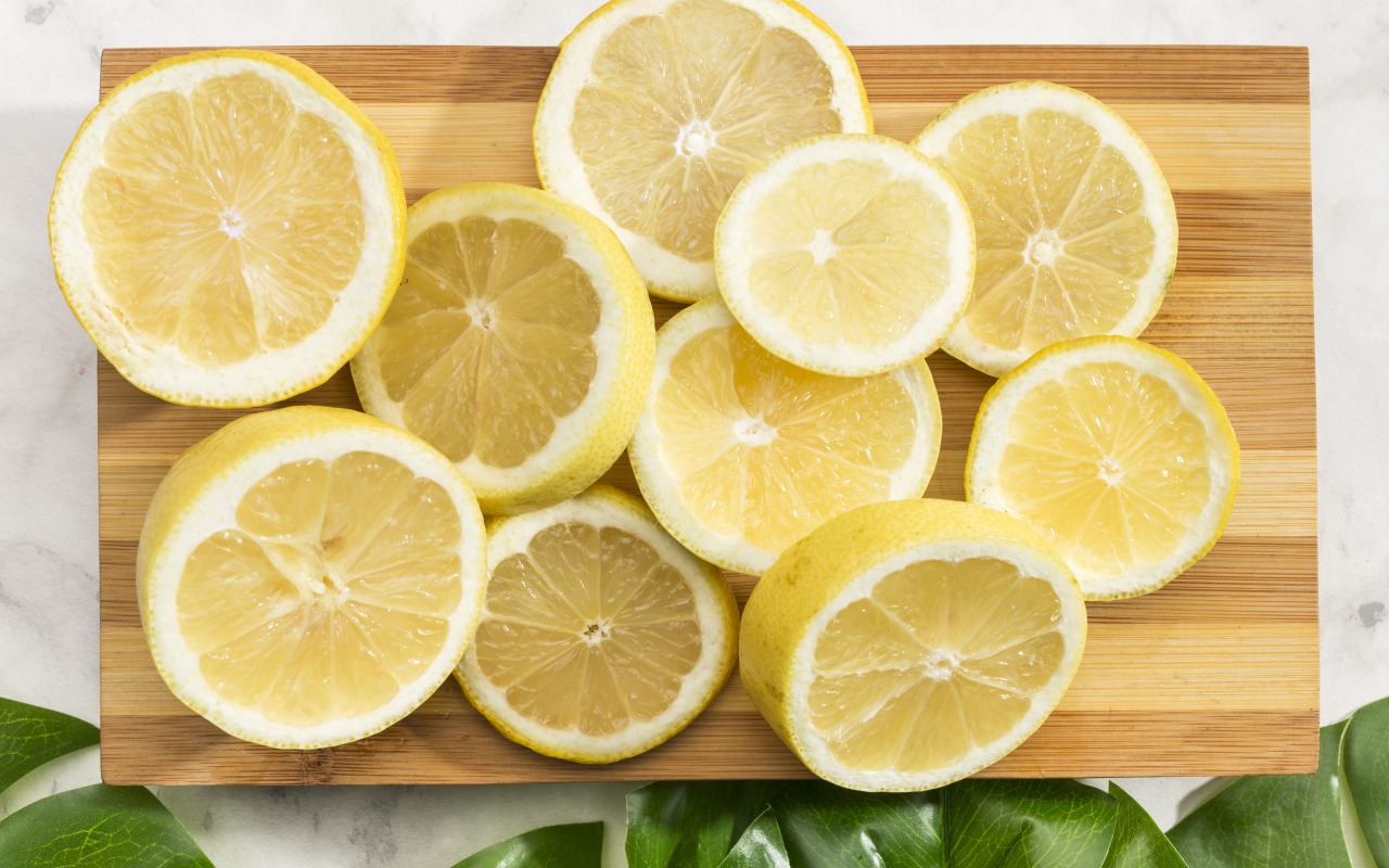 Puneți o felie de lămâie în dulapul de bucătărie: de ce este necesar și de ce este recomandat.