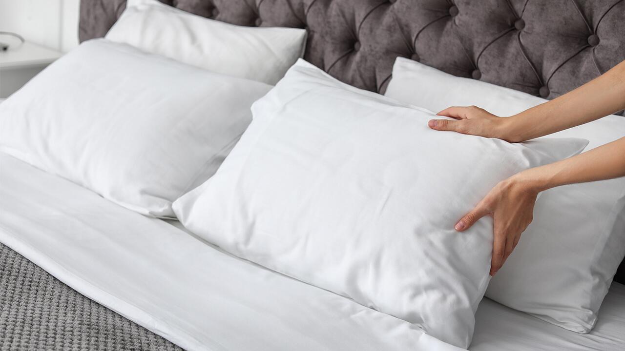 Nu spălați fețele de pernă în fiecare săptămână, este o greșeală: cât de des trebuie să faceți acest lucru și de ce?