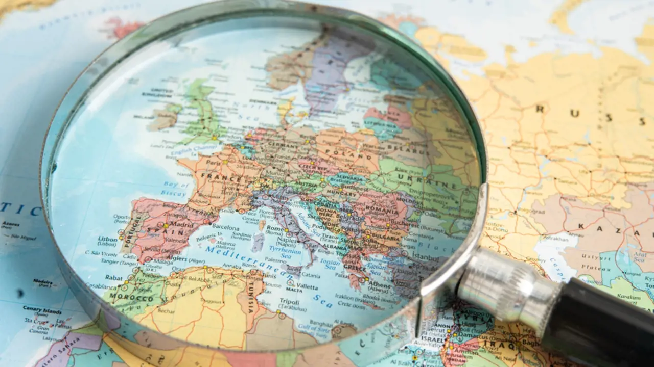 Există o Europă care se confruntă cu dificultăți în ceea ce privește plata locuințelor și o altă Europă care trăiește confortabil. Această hartă arată aceste diferențe.