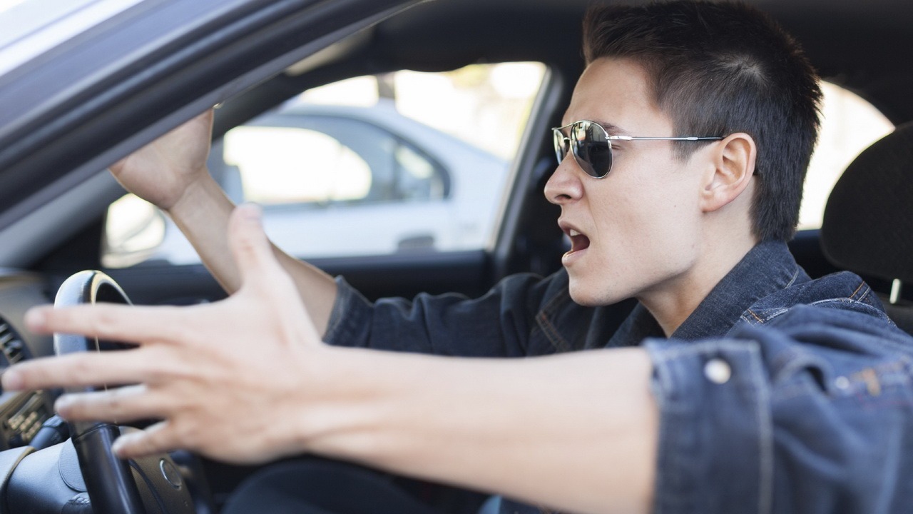 Guvernul va verifica fiecare vehicul pentru a se asigura că acesta respectă una dintre cerințele principale ale Departamentului Vehiculelor Motorizate.