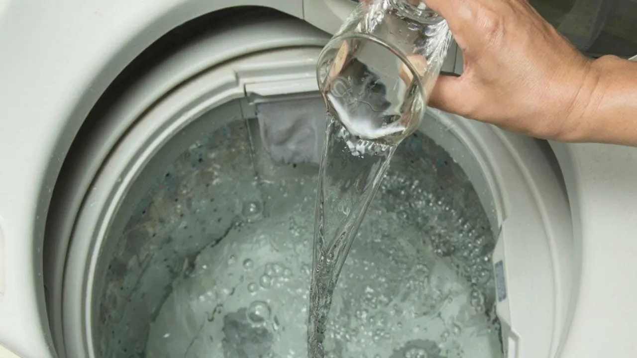 Adăugarea de oțet în mașina de spălat: de ce este necesar și de ce este recomandată această metodă.