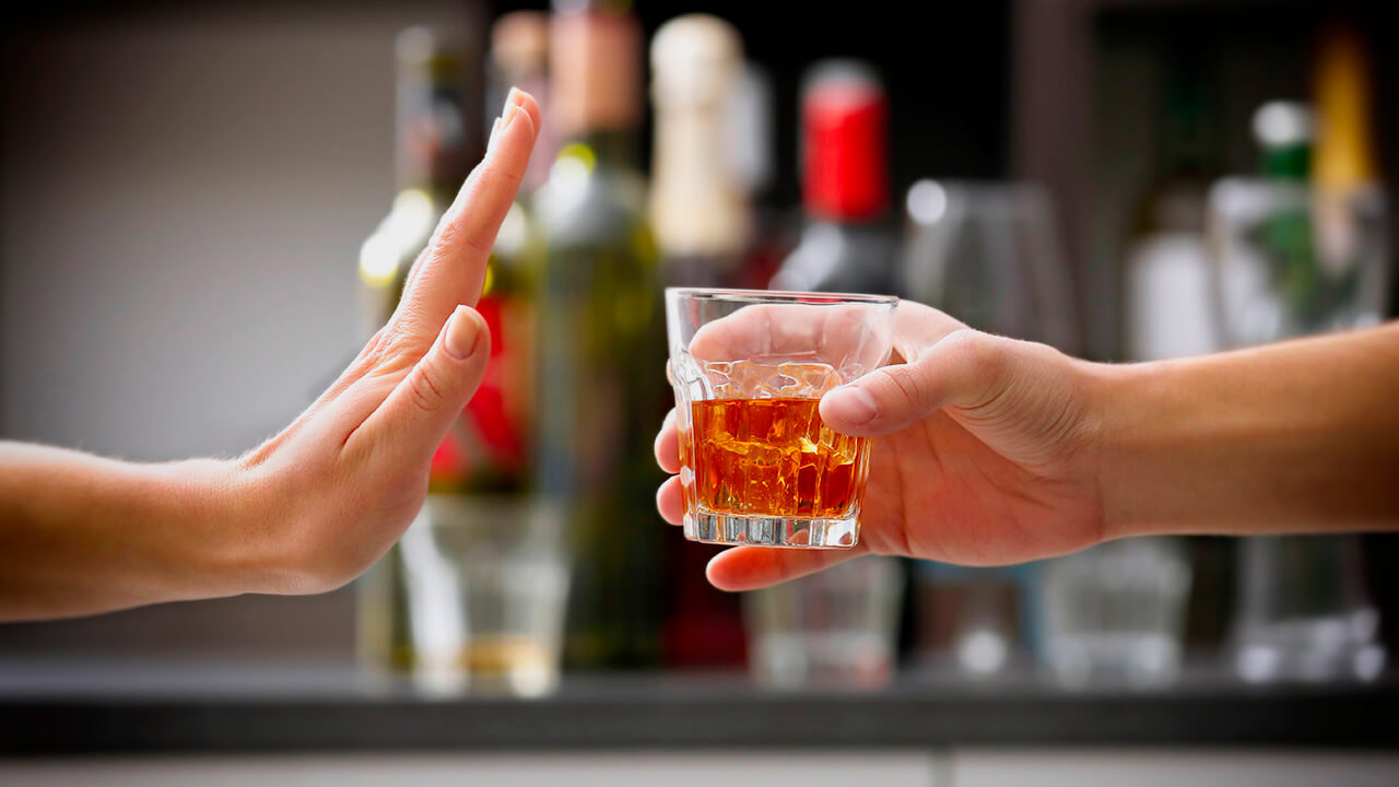 Neurologul și neuropsihiatrul despre tulburările cognitive: „Recomand pacienților cu vârsta peste 65 de ani să renunțe complet și definitiv la consumul de alcool”.