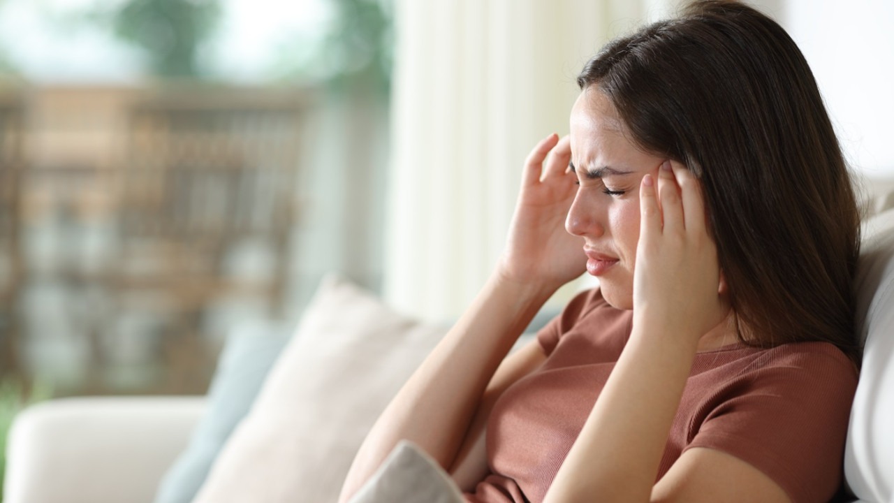 Migrenă de vară: factori care o agravează și cum să previi crize în timpul vacanței.