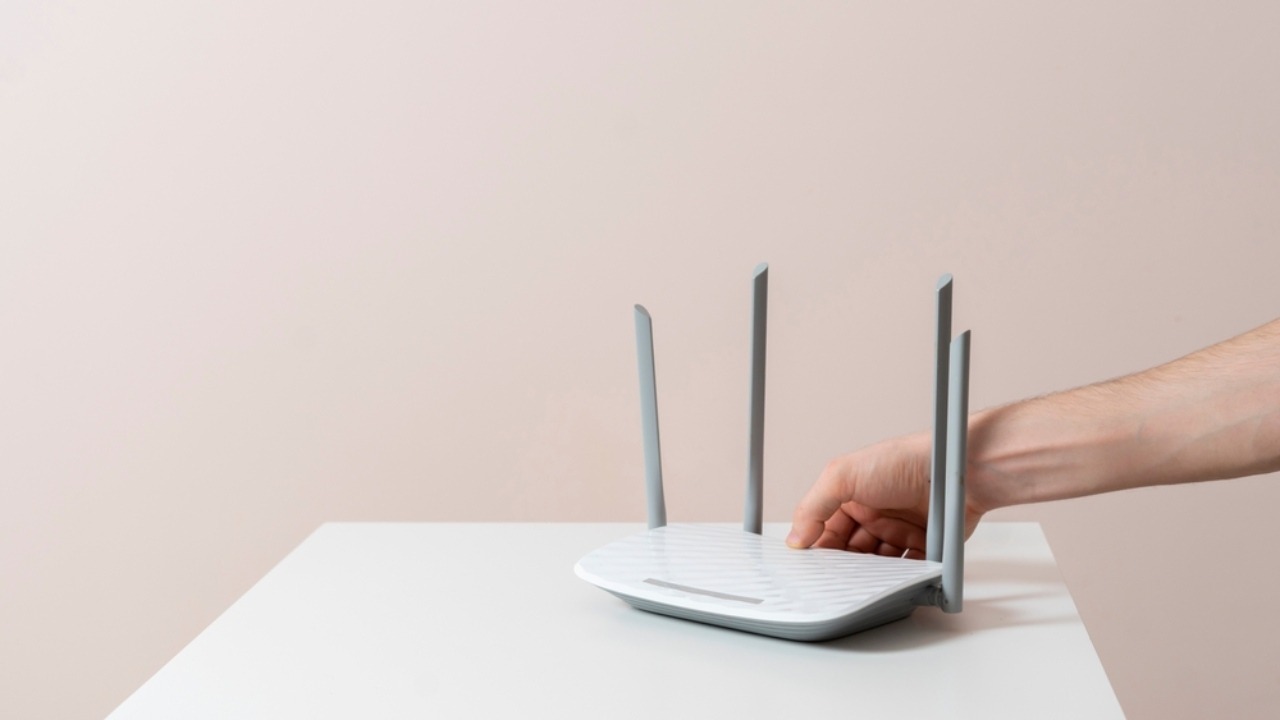 Ce se va întâmpla dacă înveliți routerul Wi-Fi cu folie de aluminiu: se va îmbunătăți sau se va înrăutăți calitatea conexiunii la internet?