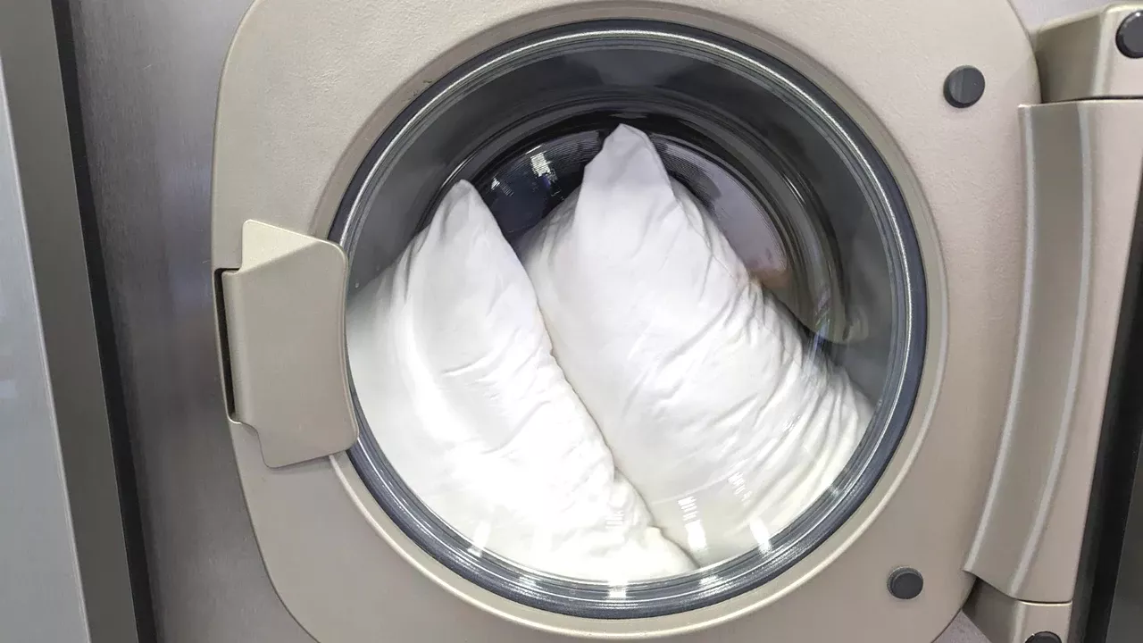 Cum se spală pernele din puf în mașina de spălat?