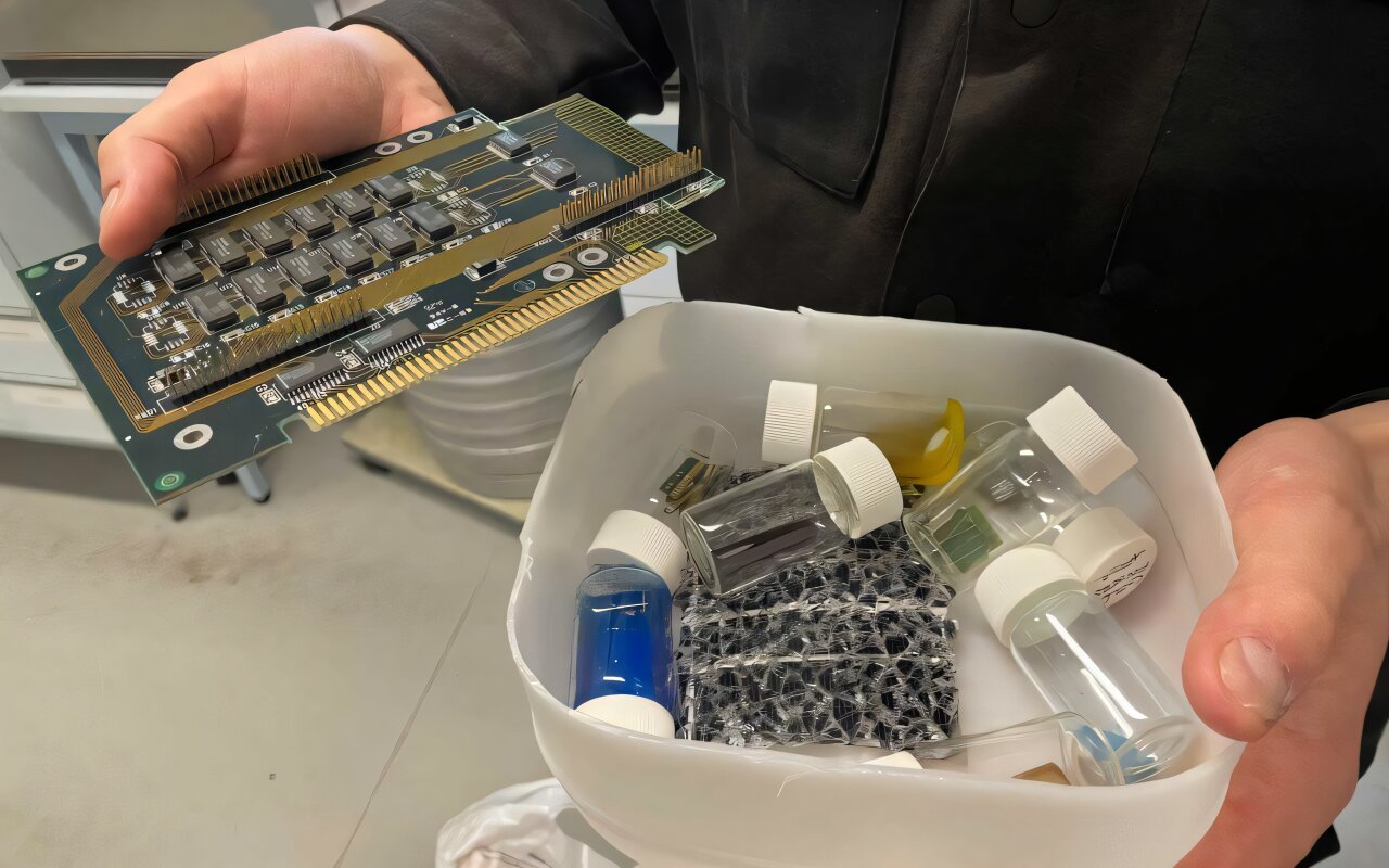 Toată lumea îl aruncă, dar conține aur de 22 de carate, care poate costa mii de dolari.