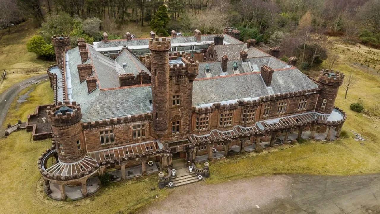 Acest castel european, „înghețat în timp”, este scos la vânzare la un preț de peste 1 milion de dolari americani.