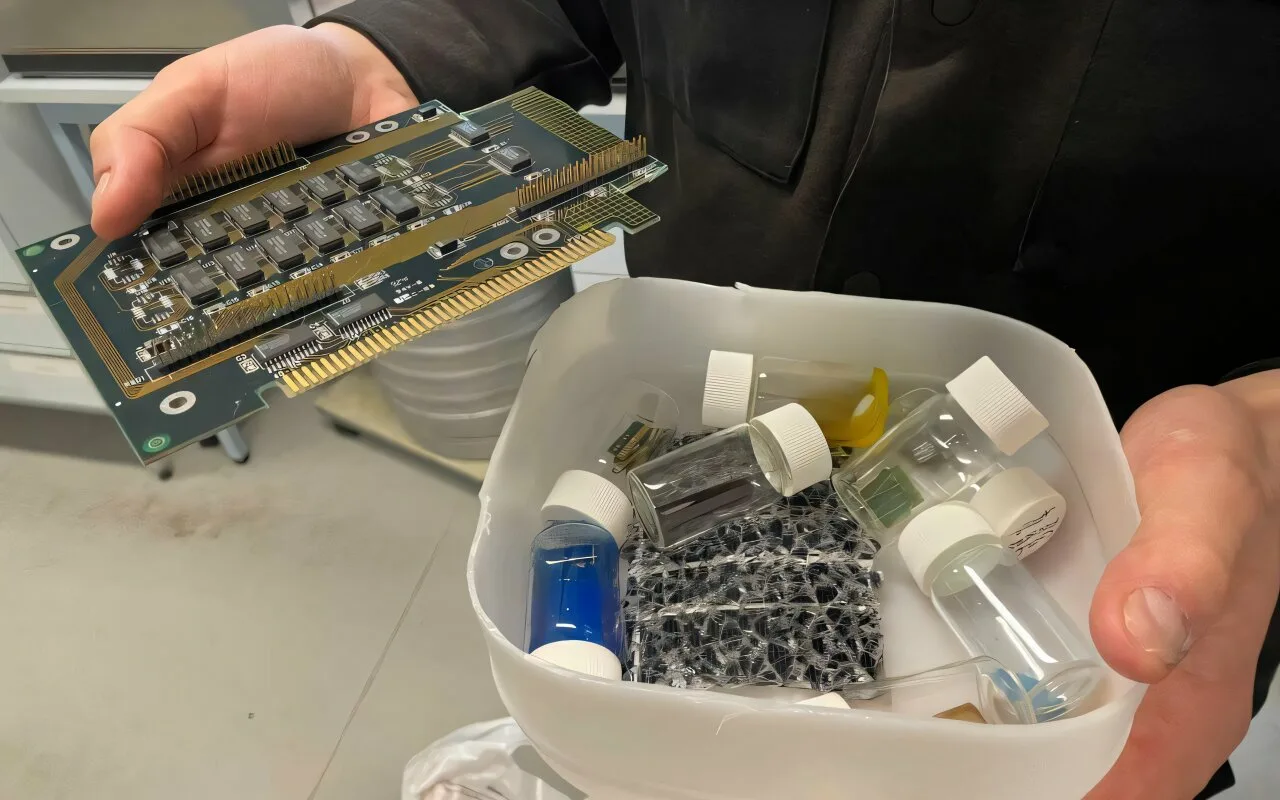 Dacă aveți aparate electrocasnice vechi, înseamnă că aveți o comoară: oamenii de știință extrag aurul și revoluționează procesul de reciclare a deșeurilor.