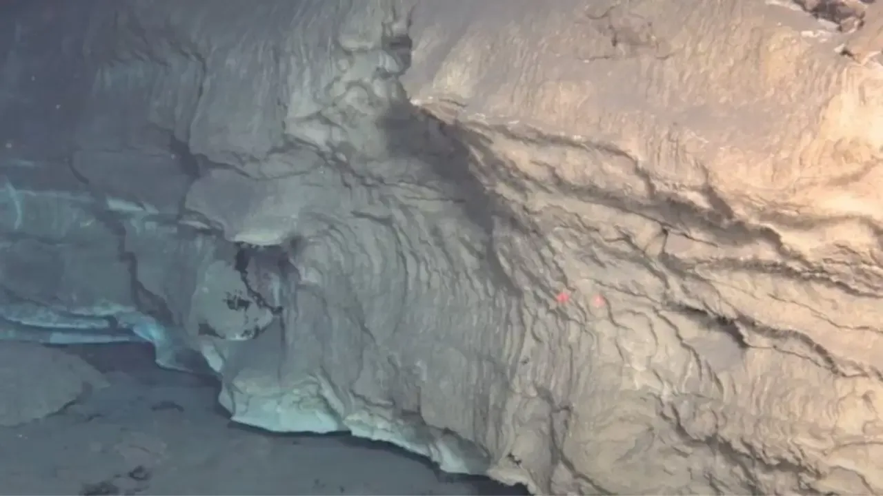 O anomalie îngropată sub Oceanul Pacific încă din vremea dinozaurilor pune geologii în încurcătură.