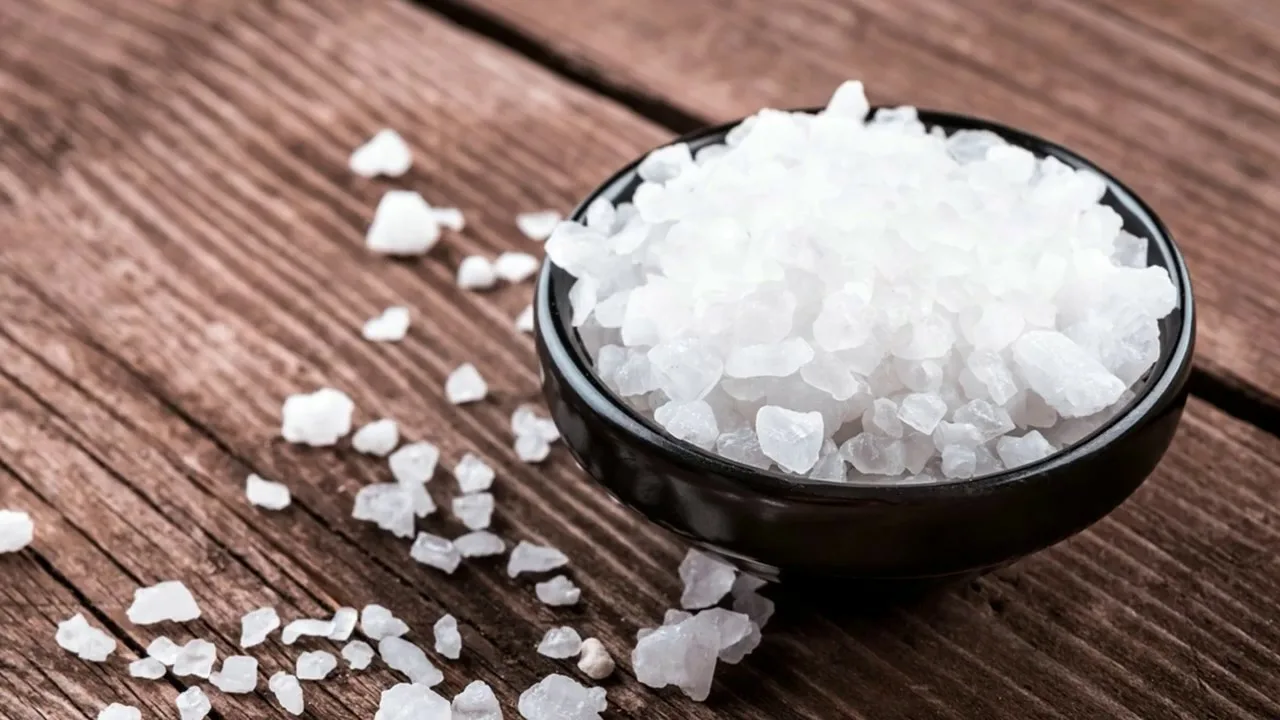 Amestecarea sării cu bicarbonatul de sodiu: de ce este recomandată și la ce este utilă.