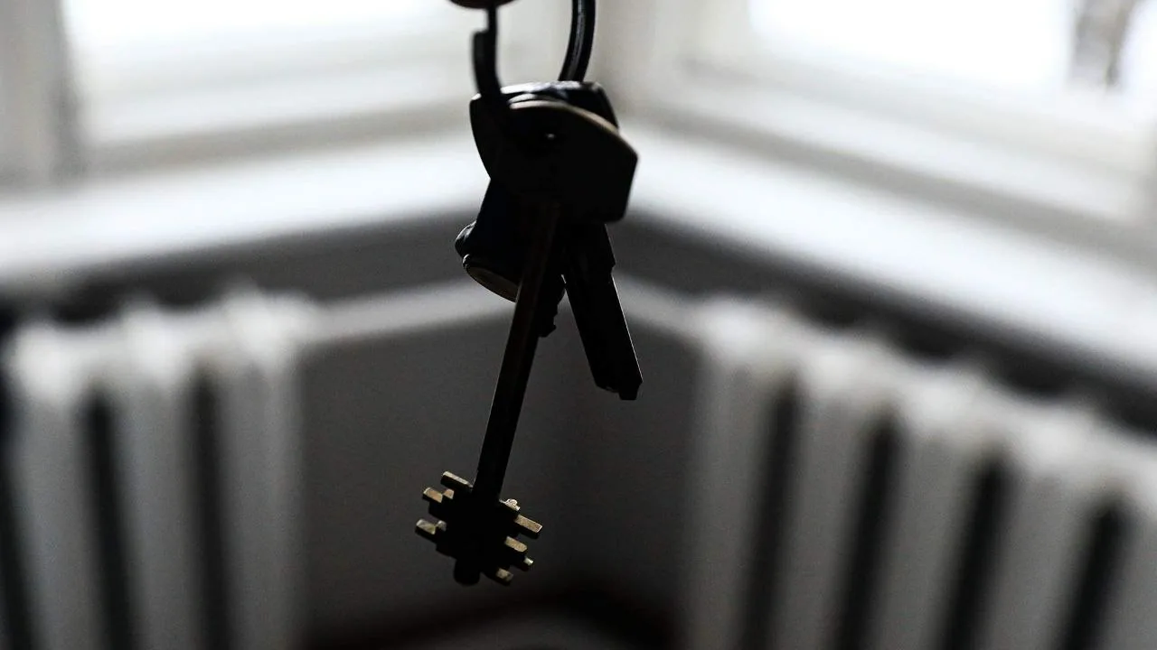 Regulile privind închirierea de locuințe sunt treptat eliminate: proprietarilor li se va interzice să-și ofere casele pentru turism.