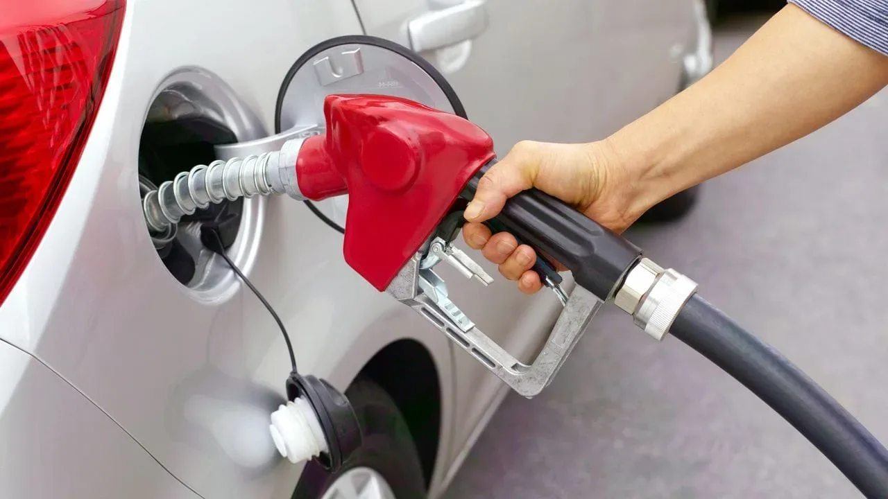 Reduceri la benzină și motorină: cum să economisiți până la 30% la stațiile de alimentare