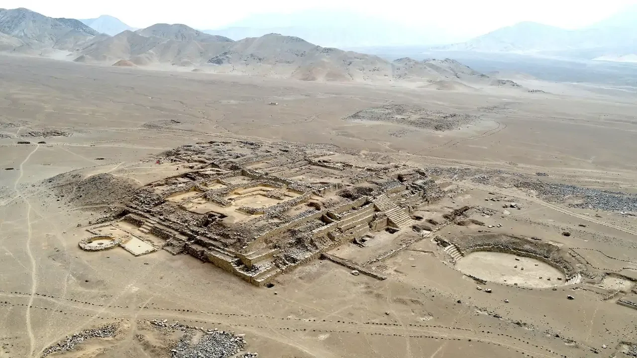 Două mii de ani în căutarea imperiului fantomatic al Asiriei și a orașelor sale îngropate sub nisip.