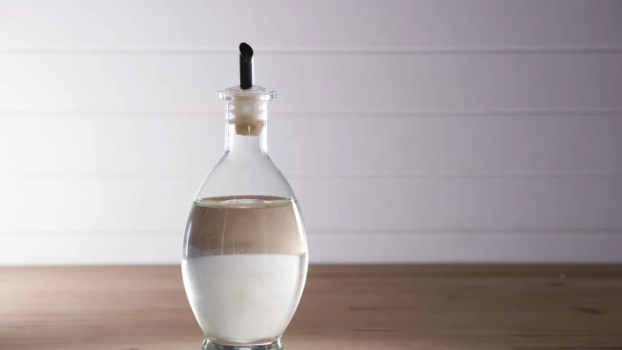 Utilizarea oțetului în mașină: când este util și pentru ce este recomandat.