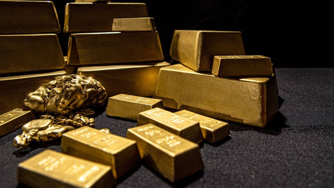 Au fost descoperite patru lingouri conținând peste 35 de kilograme de aur obținut ilegal, în valoare de aproape 2 milioane de dolari.