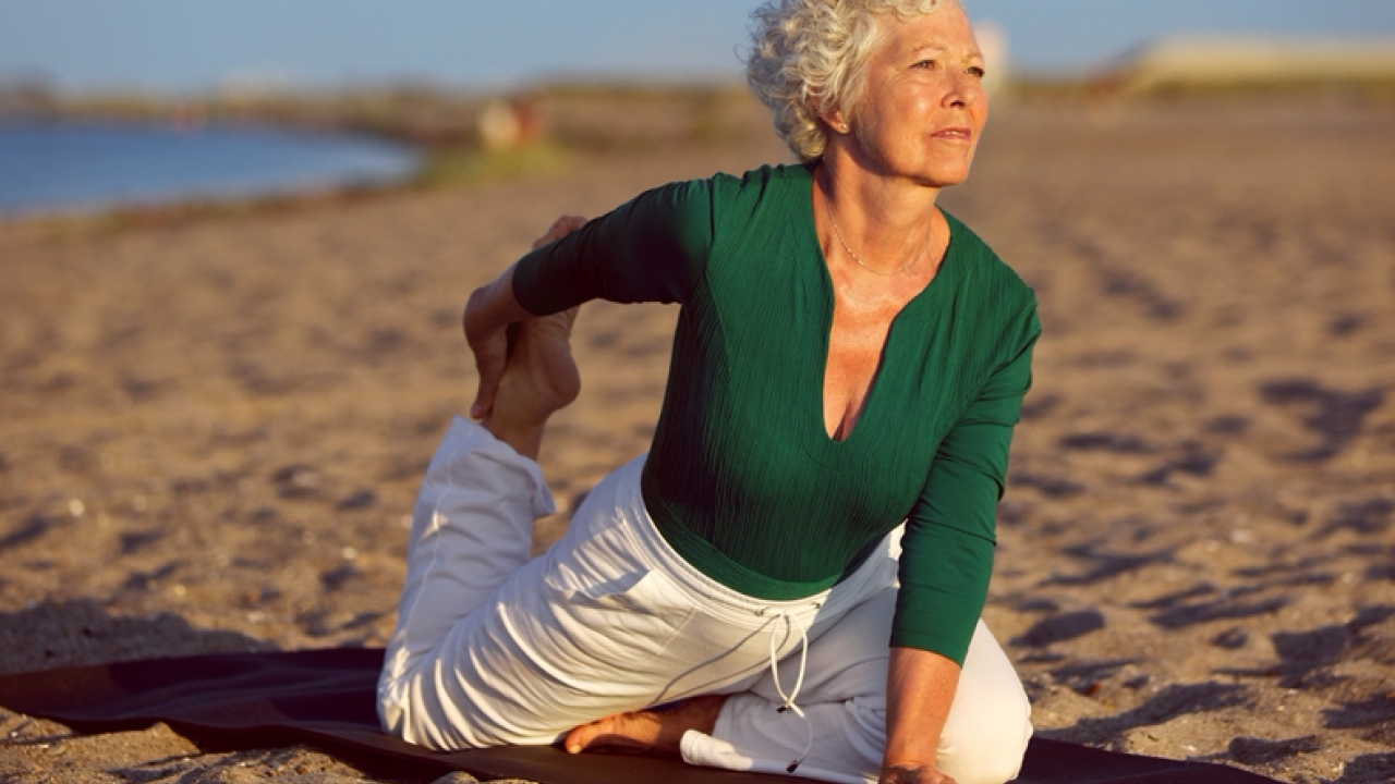 Experții susțin că, după vârsta de 60 de ani, nici mersul pe jos, nici înotul nu sunt cele mai benefice activități pentru sănătate.