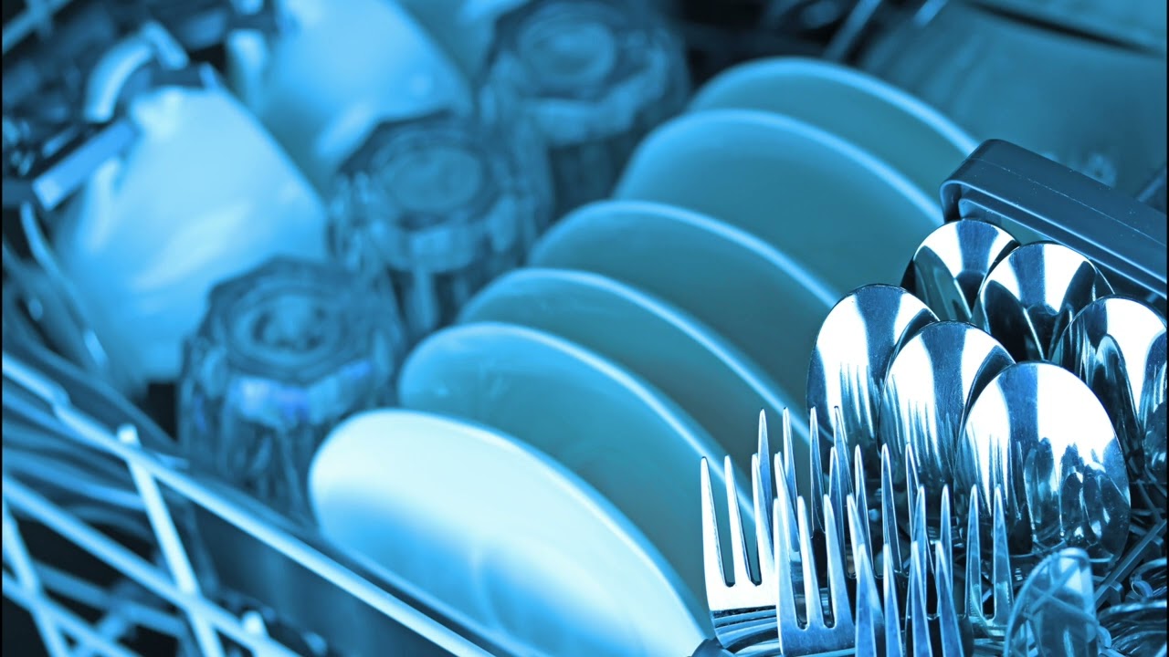 Cum să faceți tacâmurile să strălucească în mașina de spălat vase: un truc infailibil cu folie de aluminiu.