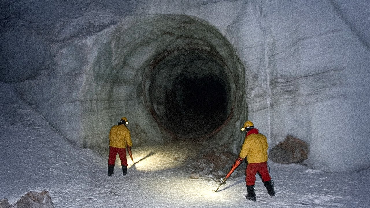 Au săpat o peșteră în Antarctica sub zăpadă și au rezolvat problema viitorului.