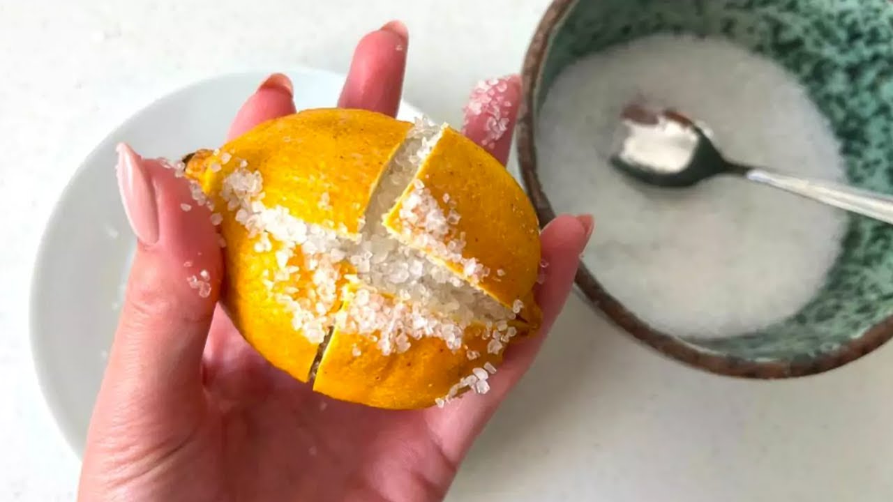 Puneți jumătate de lămâie cu sare în chiuveta din bucătărie: de ce este necesar și ce efect are.