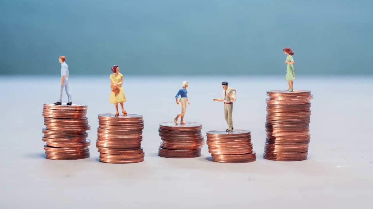 Moștenirea fără testament | Legea succesiunii stabilește cine moștenește toate bunurile rudelor decedate.