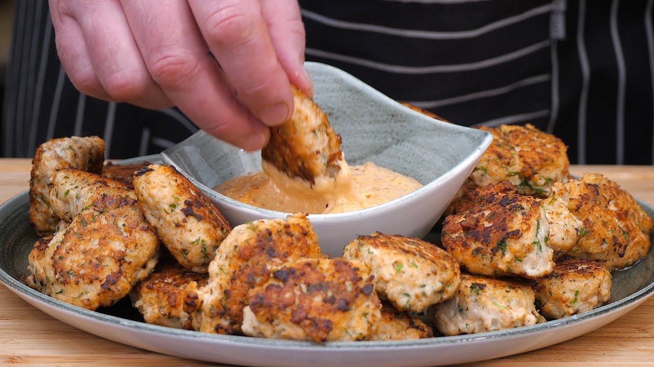 Polonezii îl taie, iar acesta este cea mai bună parte a felului de mâncare, bogată în colagen. Dacă este preparat corect, este crocant ca chipsurile.