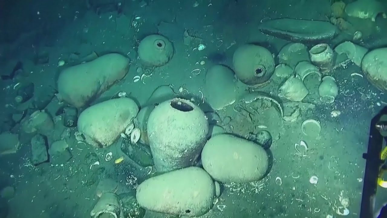 Arheologii au fost șocați după ce au descoperit pe fundul mării niște vase aproape intacte, vechi de 900 de ani.