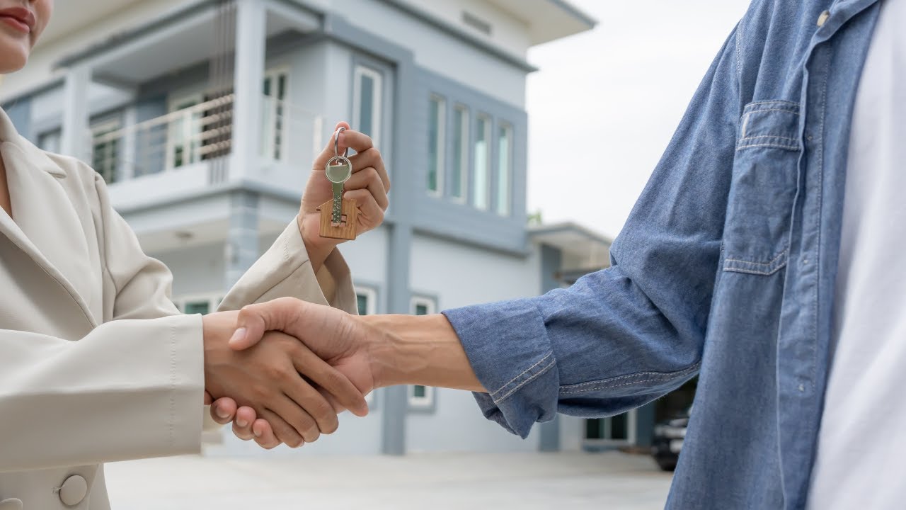 Regulile privind închirierea de locuințe sunt treptat eliminate: proprietarilor li se va interzice să-și ofere casele pentru turism.