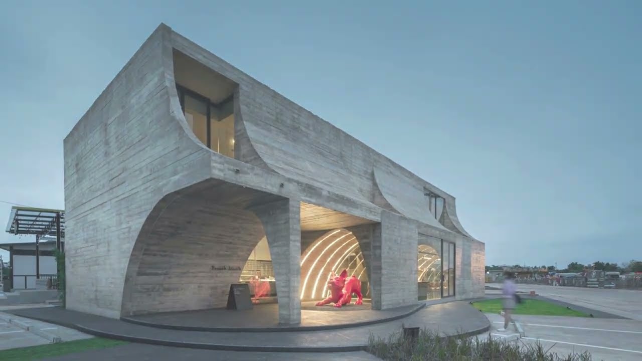 Acest loc atrage călătorii cu istoria și arhitectura sa originală.