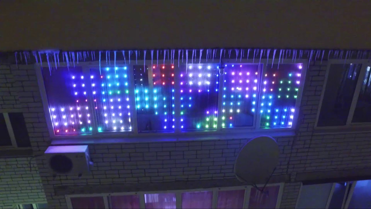 Agățarea benzilor holografice pe balcon: de ce este recomandată și la ce servesc.