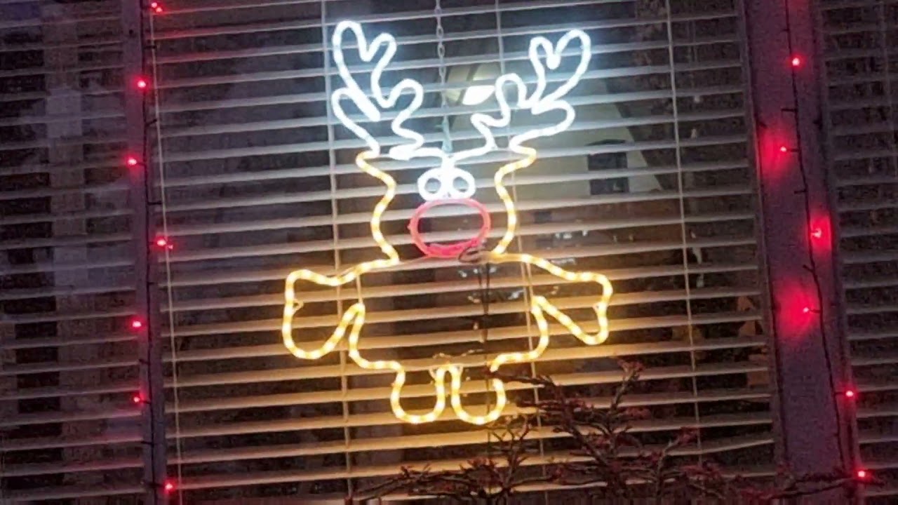 Agățarea benzilor holografice pe balcon: de ce este recomandată și la ce servesc.