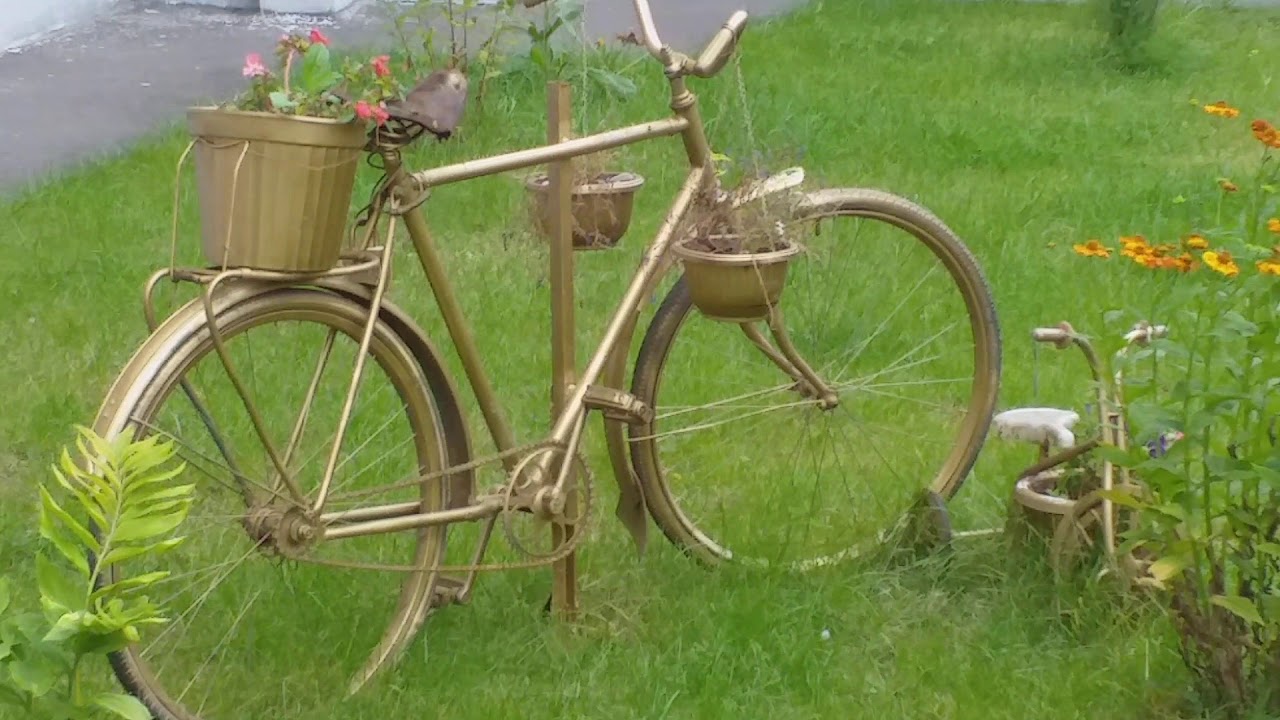 Dacă aveți acasă o bicicletă veche, înseamnă că aveți un adevărat tezaur: două noi moduri de a o folosi, care îi conferă valoare.