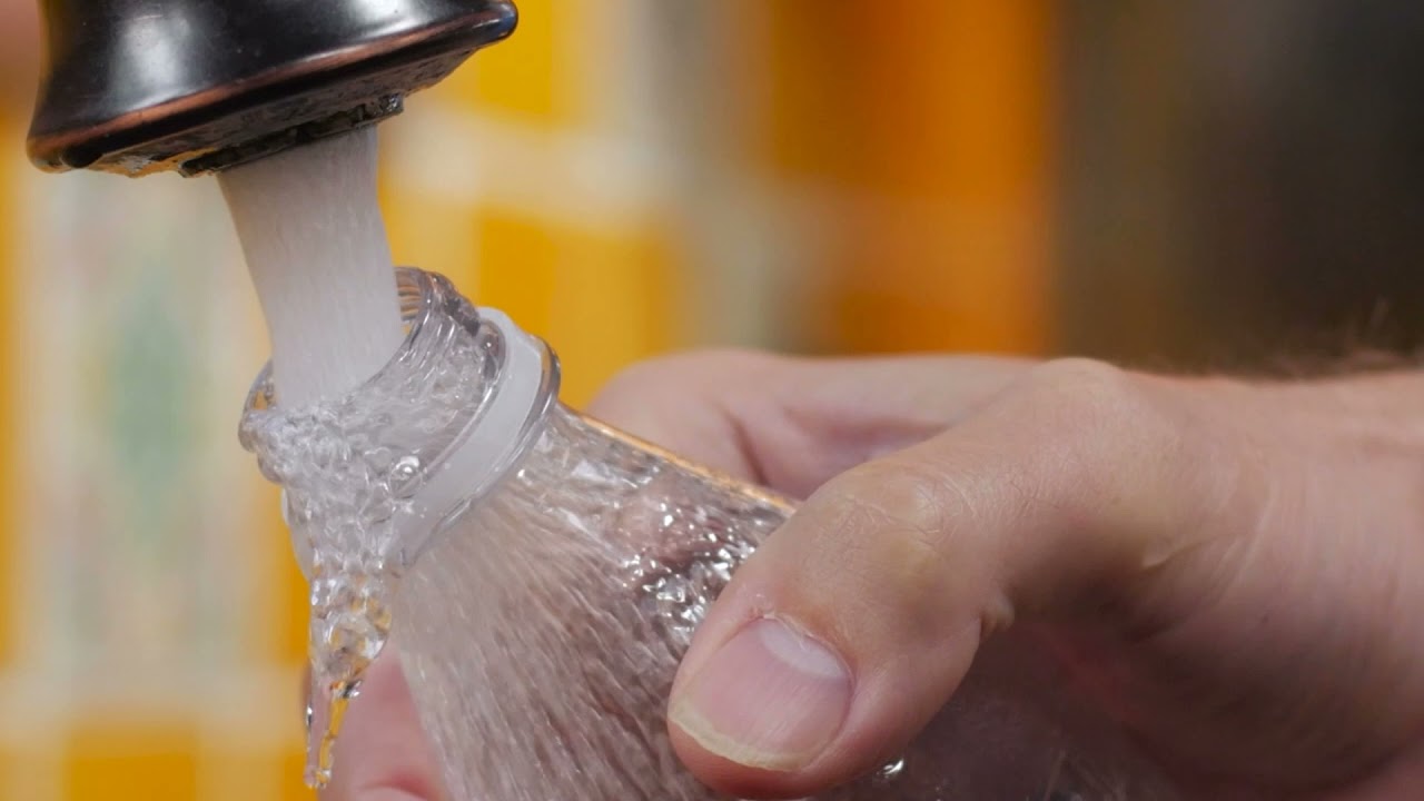 De ce gustul apei de la robinet diferă de la un oraș la altul: explicații științifice și geografice