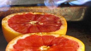 Cum să pui o felie de grapefruit în cuptorul oprit: de ce este necesar și când trebuie făcut acest lucru.