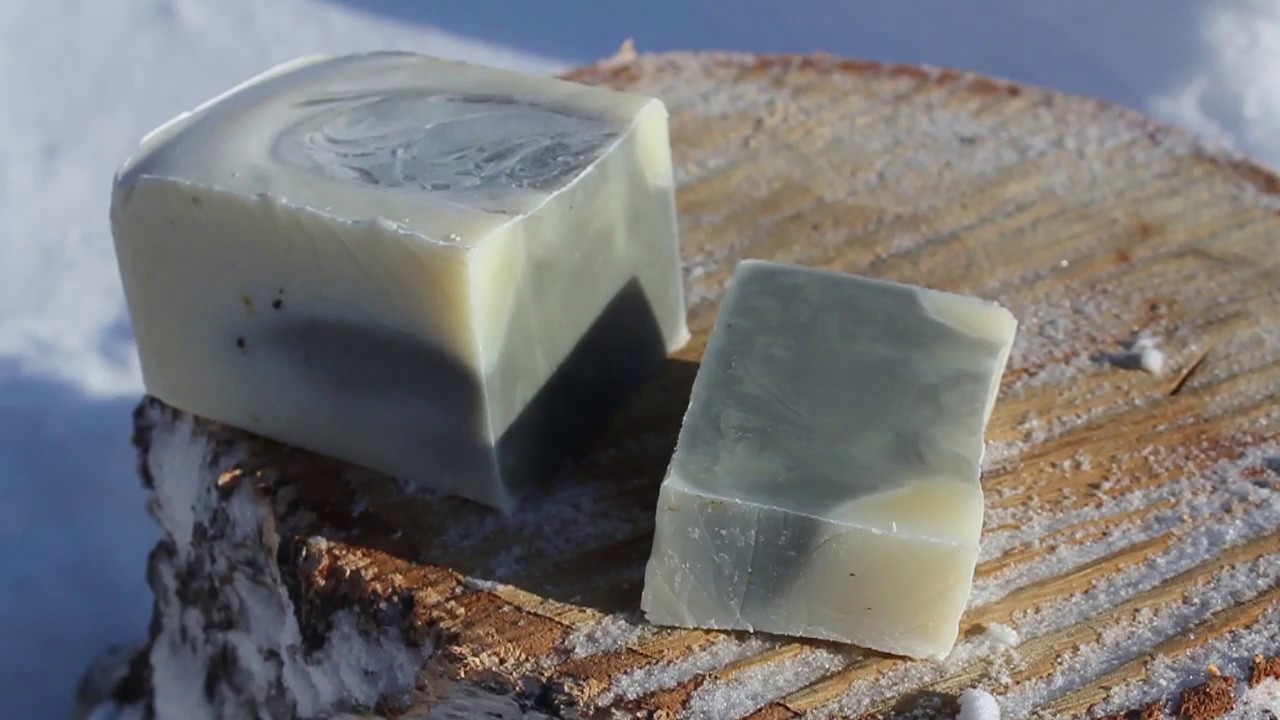 Experții sunt de acord: „Săpunul cu puțin oțet este un remediu miraculos pentru curățarea dulapurilor din lemn”.