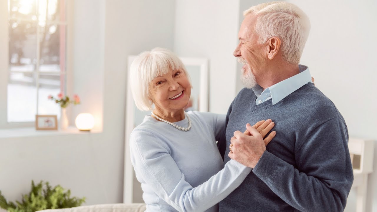 Dacă vrei să trăiești mai fericit la 65 de ani, renunță la aceste obiceiuri.