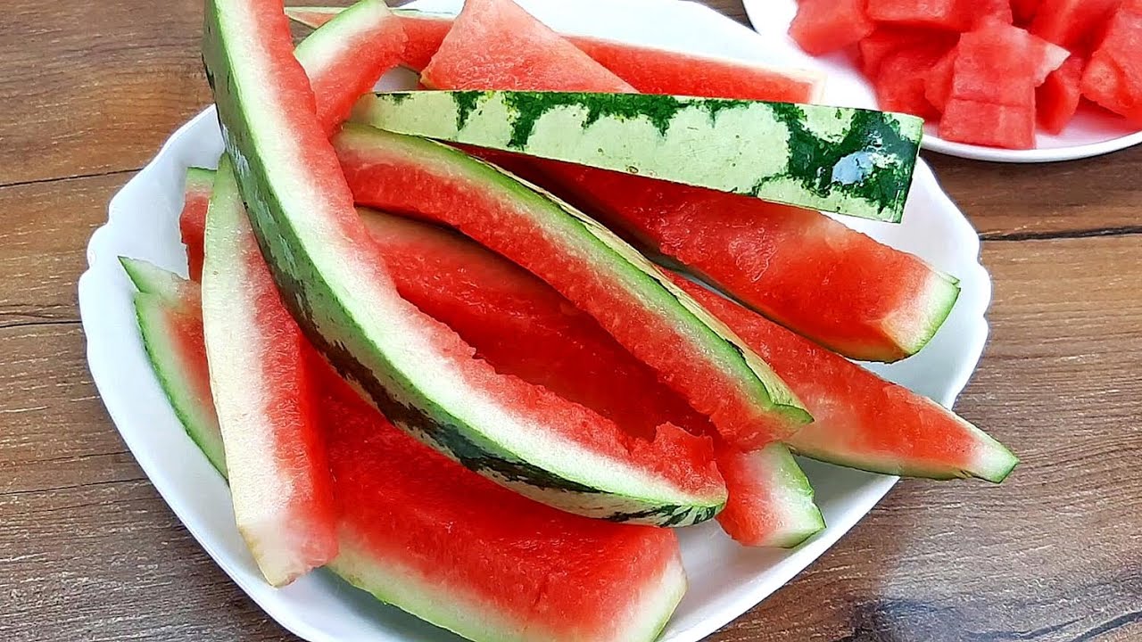 Dacă aveți coji de pepene verde, acestea sunt o adevărată comoară: 5 moduri de a le folosi acasă.