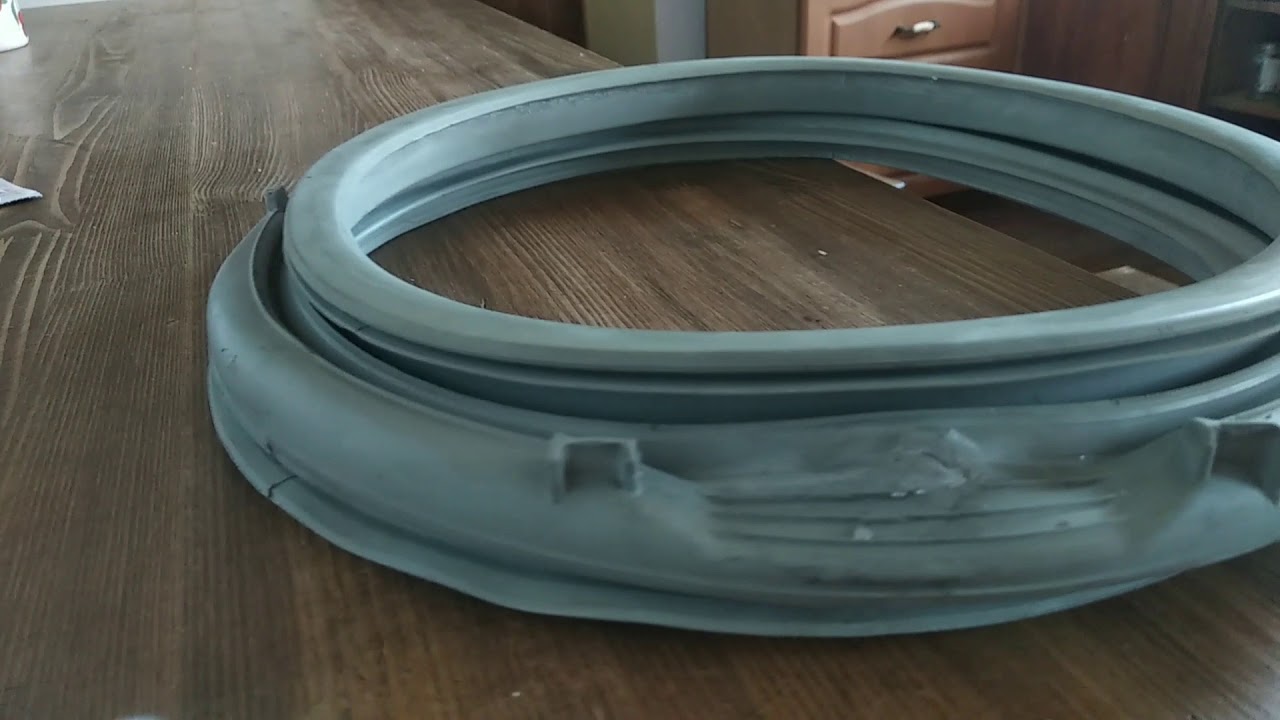 Pulverizarea alcoolului pe garnitura de cauciuc a mașinii de spălat: de ce este recomandată și la ce servește.