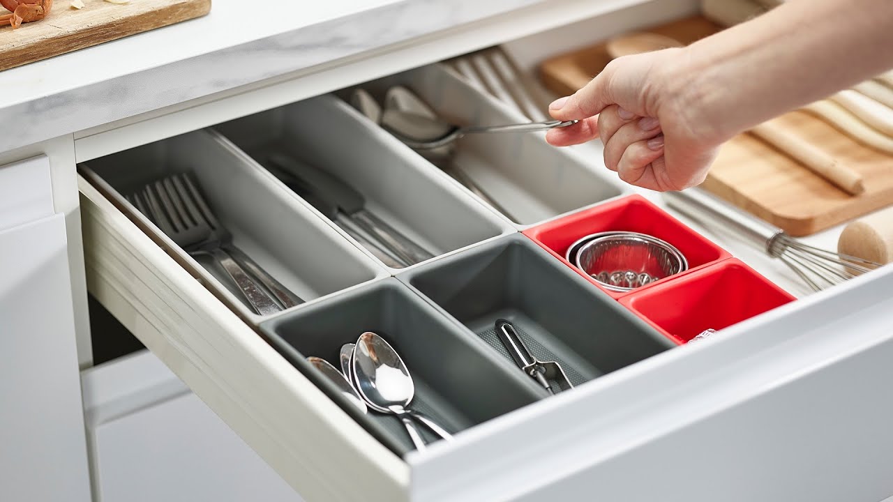 Cum să organizezi și să folosești cât mai eficient sertarele pentru tacâmuri din bucătărie