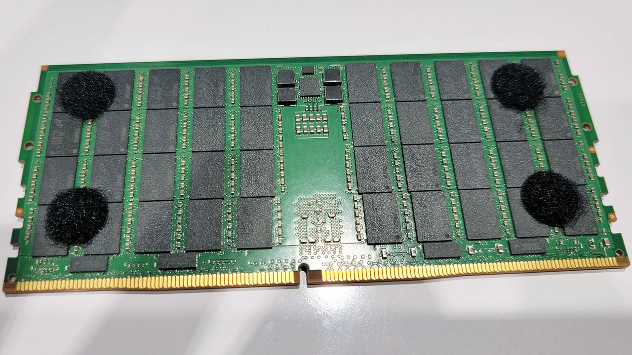 Se observă un deficit de memorie operațională, iar compania Micron intenționează să cheltuiască 1,8 miliarde de dolari pentru producția acesteia. Dar nu pentru dumneavoastră.