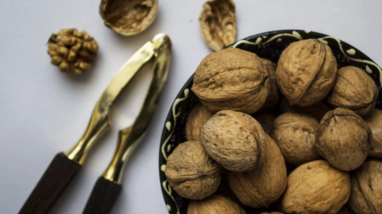 Cardiologul Aurelio Rojas despre importanța acestei nuci pentru sănătate: „Reduce nivelul colesterolului rău”.