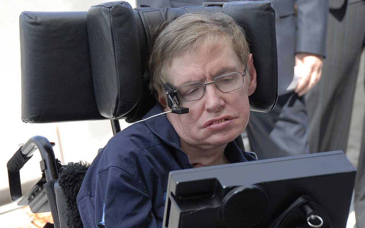 Stephen Hawking: „Nu este clar dacă inteligența are vreo valoare pentru supraviețuirea pe termen lung”.