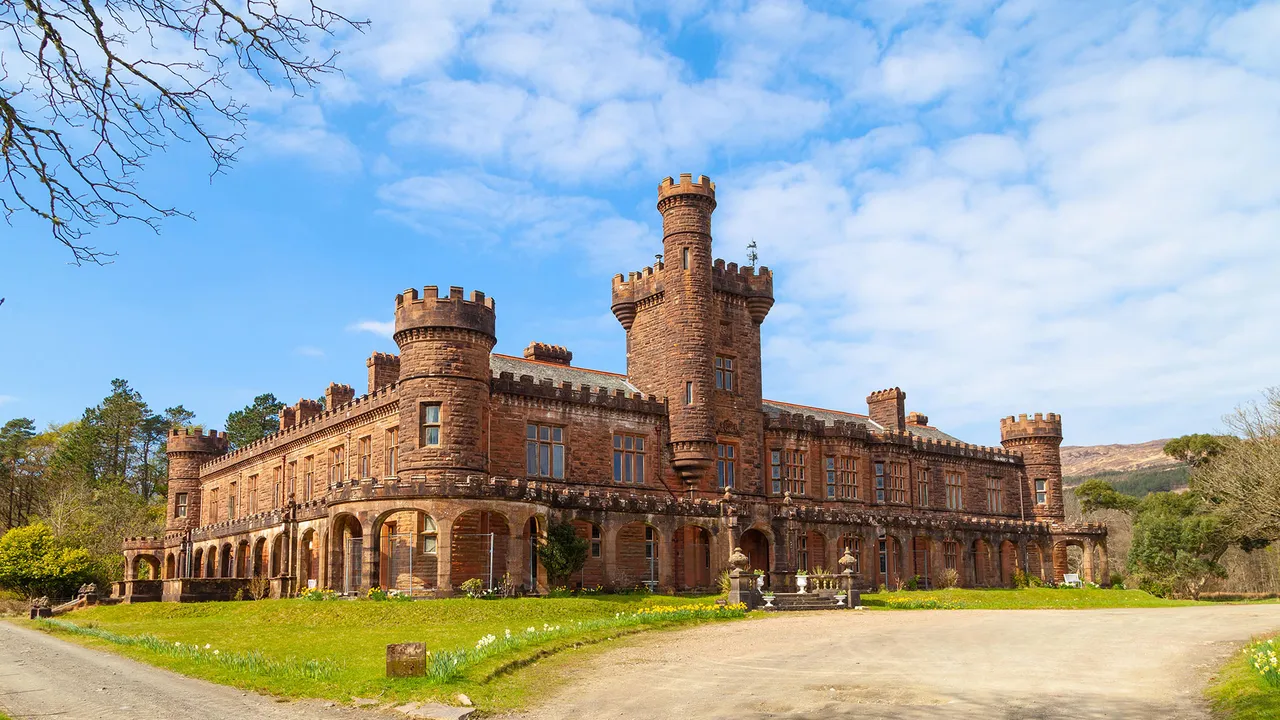 Acest castel european, „înghețat în timp”, este scos la vânzare la un preț de peste 1 milion de dolari americani.